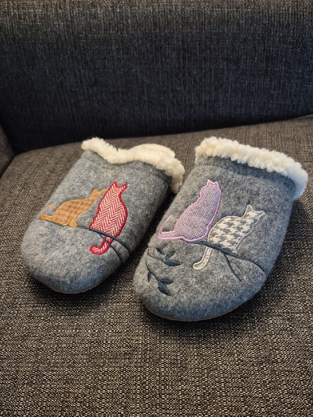 Lands End Cozy Cat Embroidered Gray Slippers Size 6